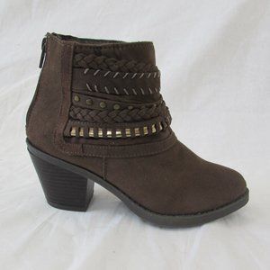 Sugar Tall Tale Suede Ankle Boots 6M